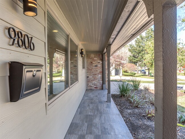 Building Photo - 9806 Cliffwood Dr