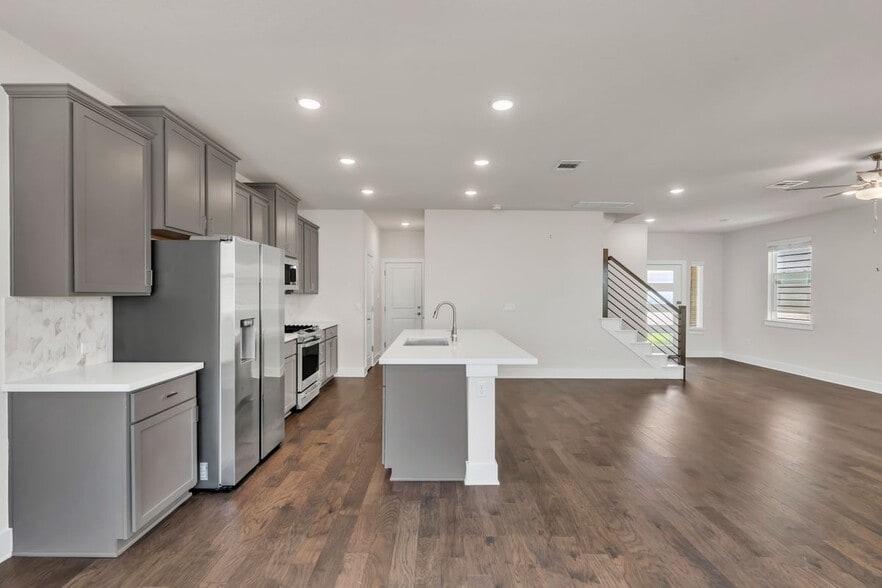 Building Photo - 15607 Ellinger Dr