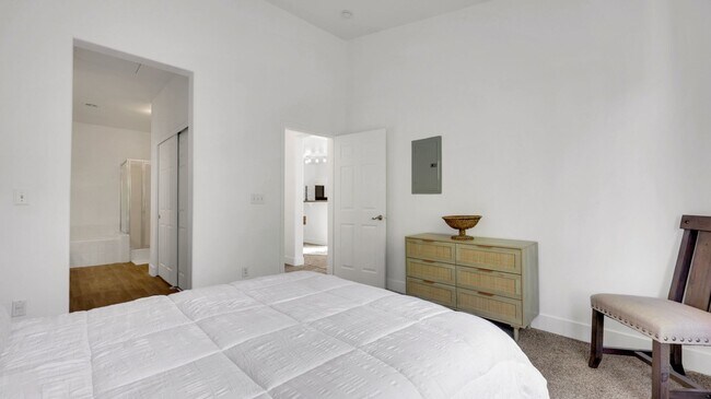 Building Photo - AMAZING COMPLETELY REMODELED CONDO IN SUMMERLIN