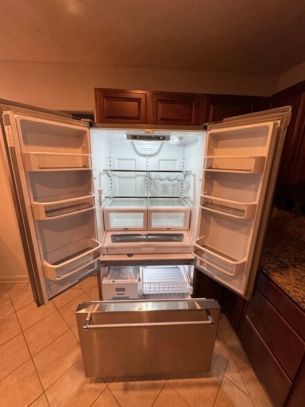 Building Photo - 1112 Greywood Dr