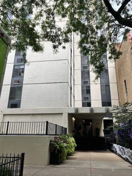 Building Photo - 1339 N Dearborn St