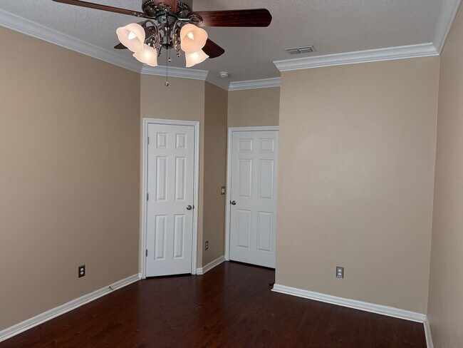 Building Photo - Gorgeous 5 bedrooms, 4 bath, 3 car garage single family home in Clermont