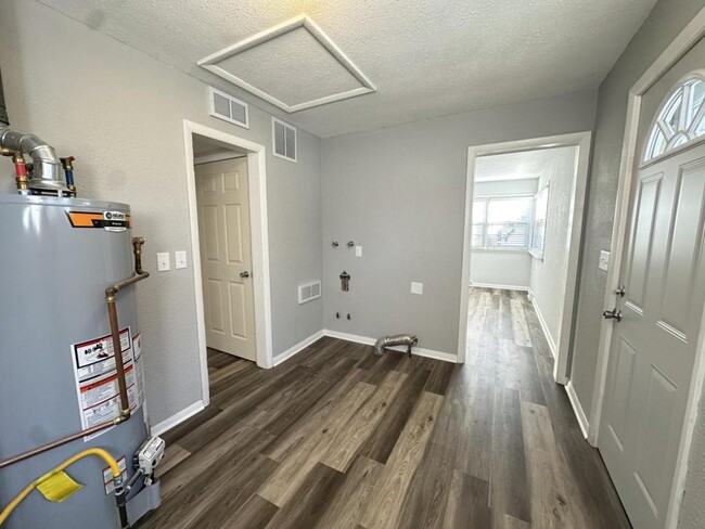 Building Photo - 1368 Spruce Ave