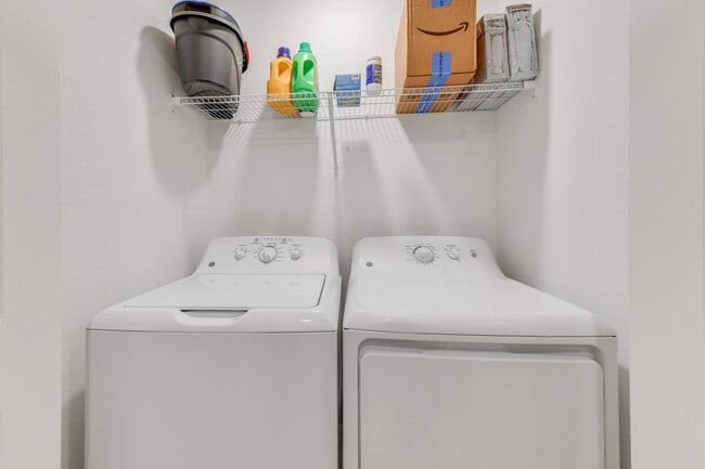 Building Photo - 12320 Wellen Golf St