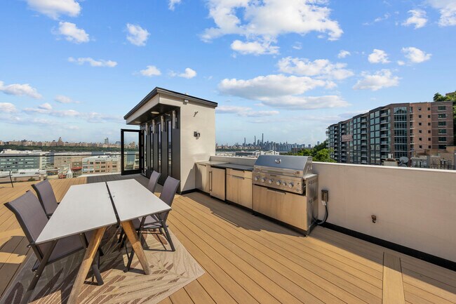 Building Photo - 8822 Churchill Rd