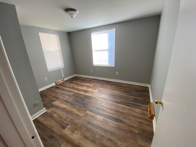 Front bedroom - 9950 Washington Ave