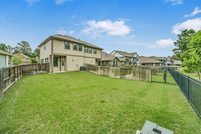 Building Photo - 323 N Spotted Fern Dr