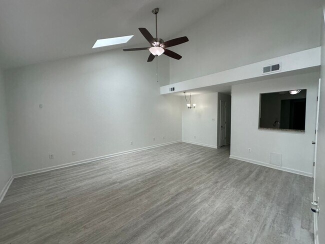 Building Photo - 61 Riverchase Dr
