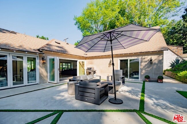 Building Photo - 2760 E Glenoaks Blvd