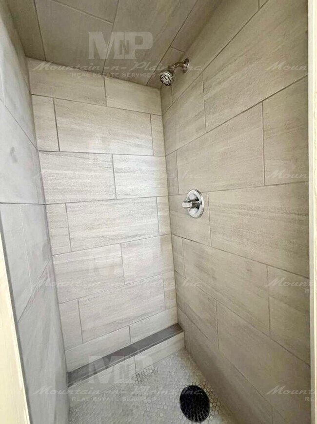 Building Photo - 712 W Myrtle St