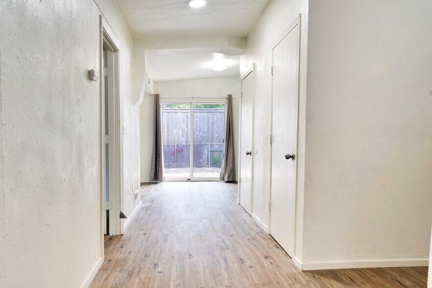 Family Room Hallway - 2919 SE 90th Pl