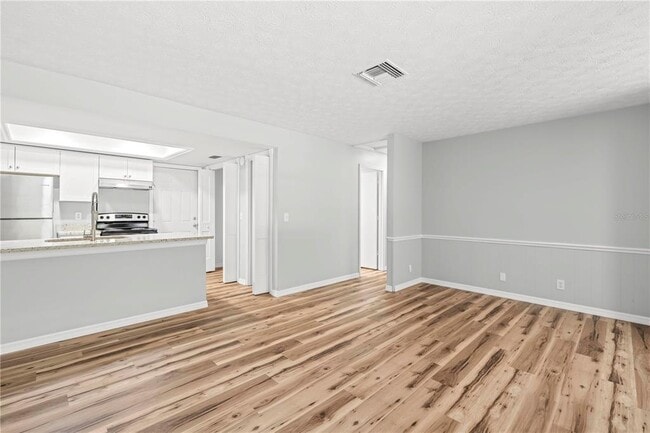 Building Photo - 2910 S Coleman Ave