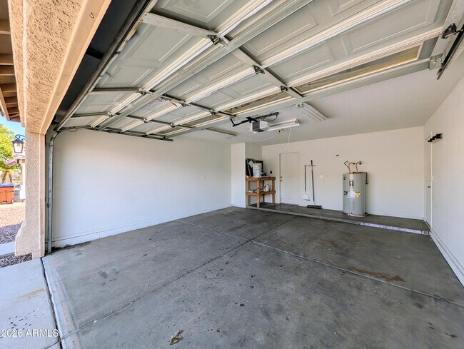 Building Photo - 8639 W Fullam St