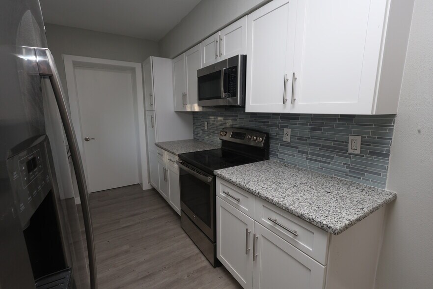 Building Photo - 110 N Palm Ave