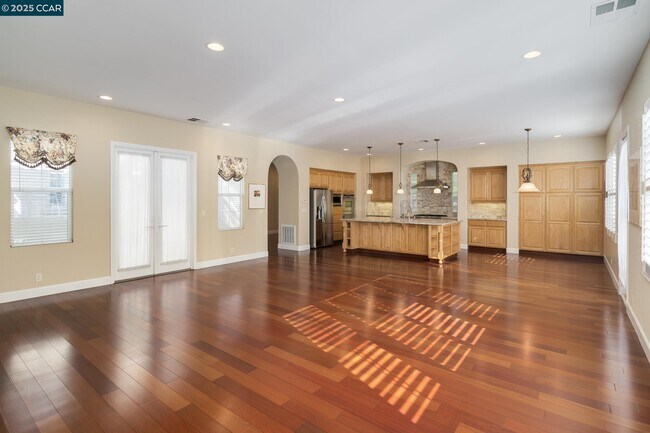 Building Photo - 2240 Britannia Dr