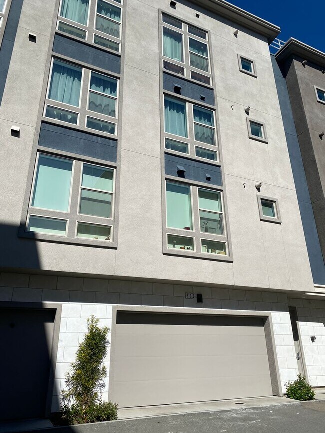 Building Photo - Dublin Hyde Park Modern Living Single Level Condo 4 Bed / 2 Bath, Amenities, Close to 580