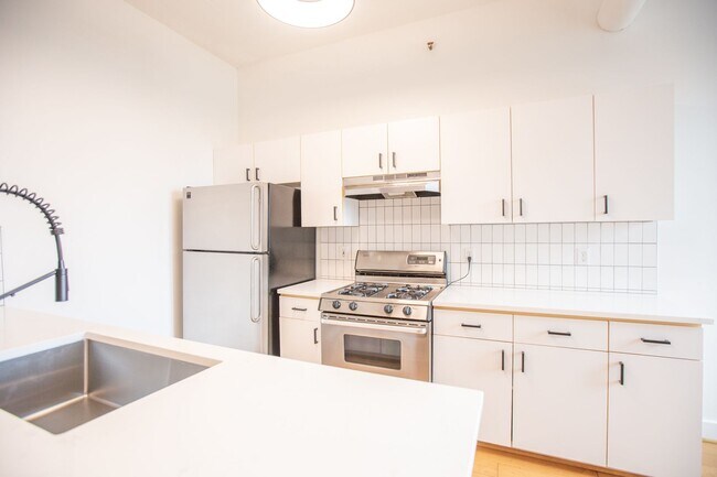 Building Photo - North Block Condo Available- Fully Remodeled Studio !