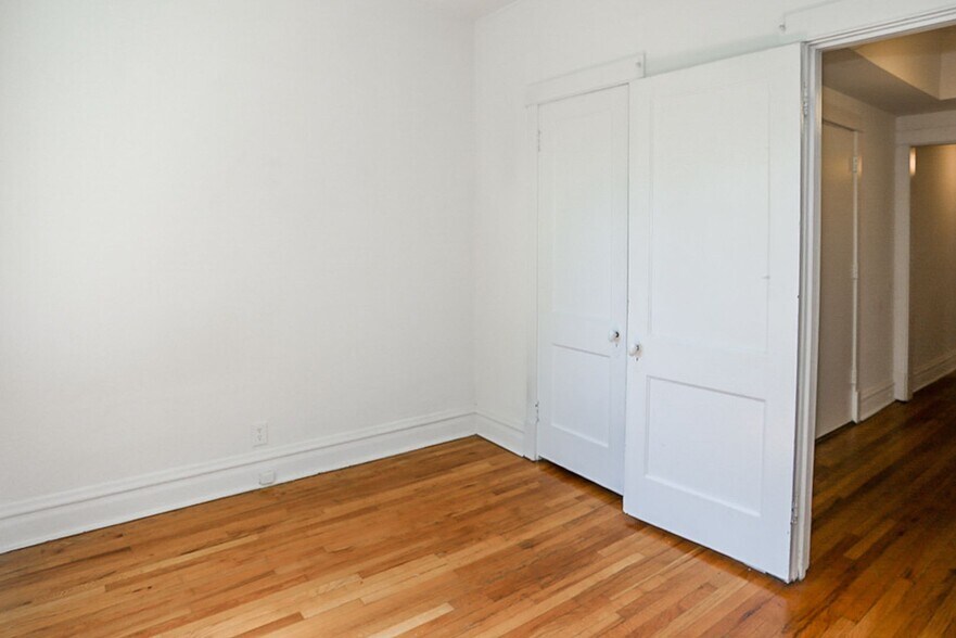 Building Photo - 3820 N Sheffield Ave