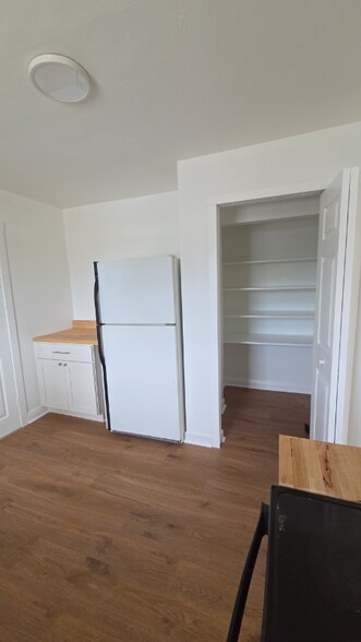 Building Photo - 1100 E Canal St