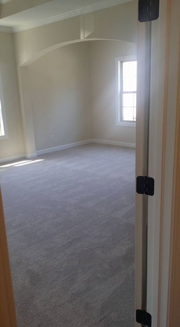 Building Photo - 5 bedroom 4 bath plus Bonus Room and Much More!!
