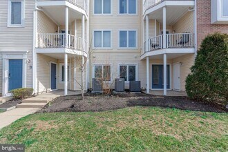 Building Photo - Crestwood 2 bed Condo Available September 1