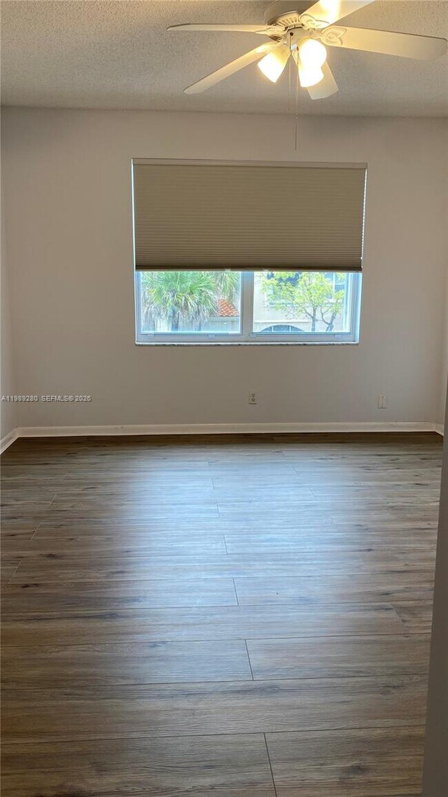 Building Photo - 543 Racquet Club Rd