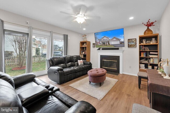 Building Photo - 15728 Beau Ridge Dr