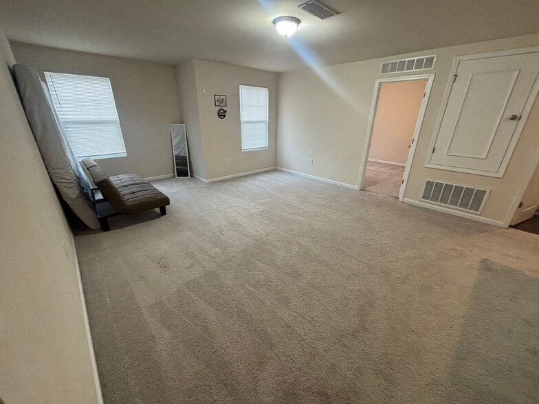 Building Photo - Room in House on Justice Union Ct