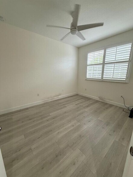 Building Photo - 705 SW 147th Ave