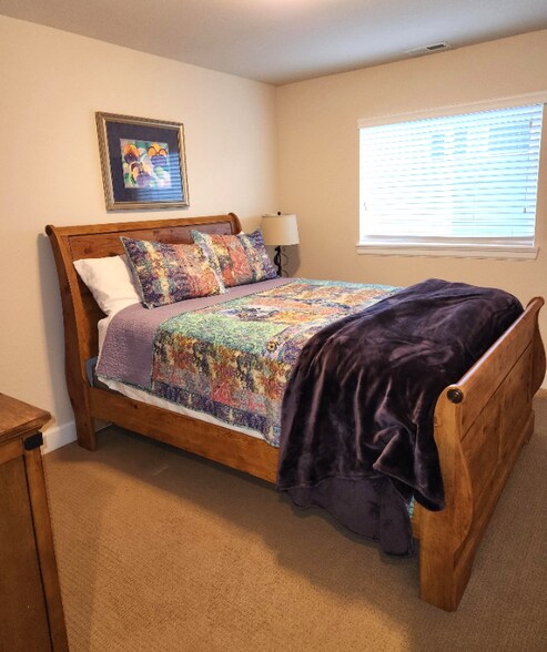 Building Photo - 15353 SE Granite Dr