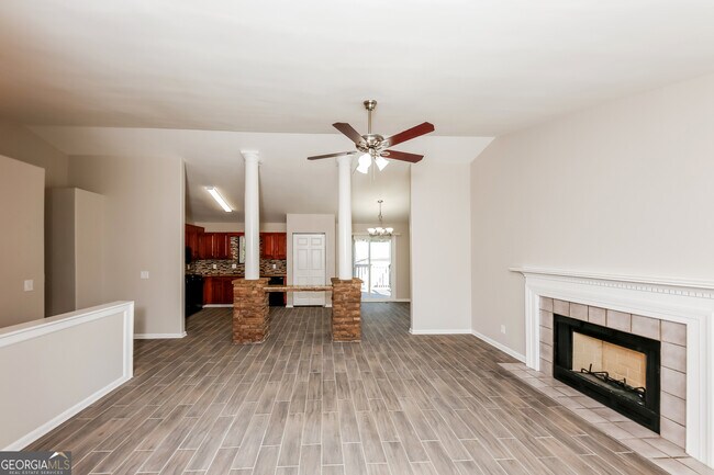 Building Photo - 32 Emerald Pines Ln