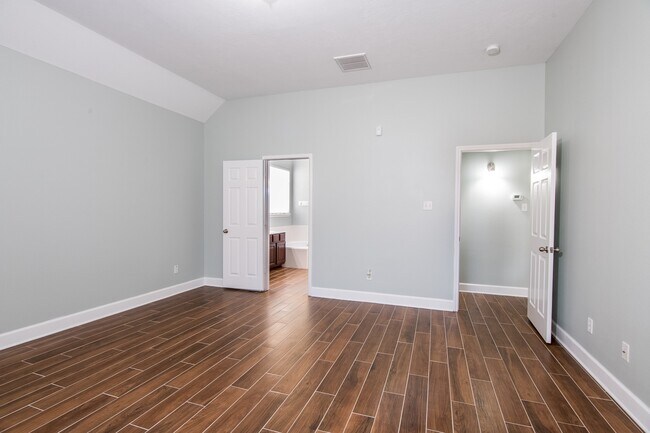 Building Photo - 16019 Portmanshire Ln