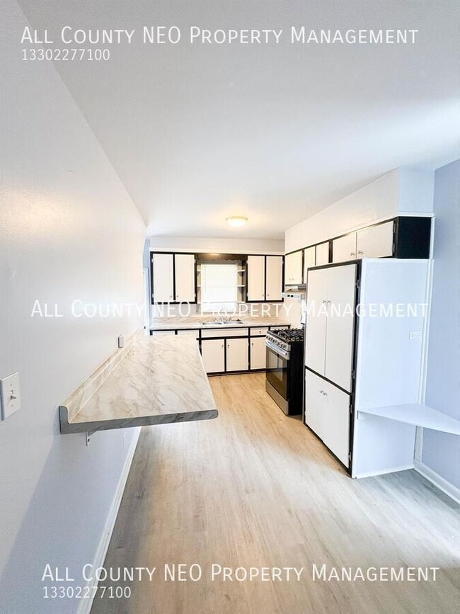 Building Photo - 106 Selden Ave