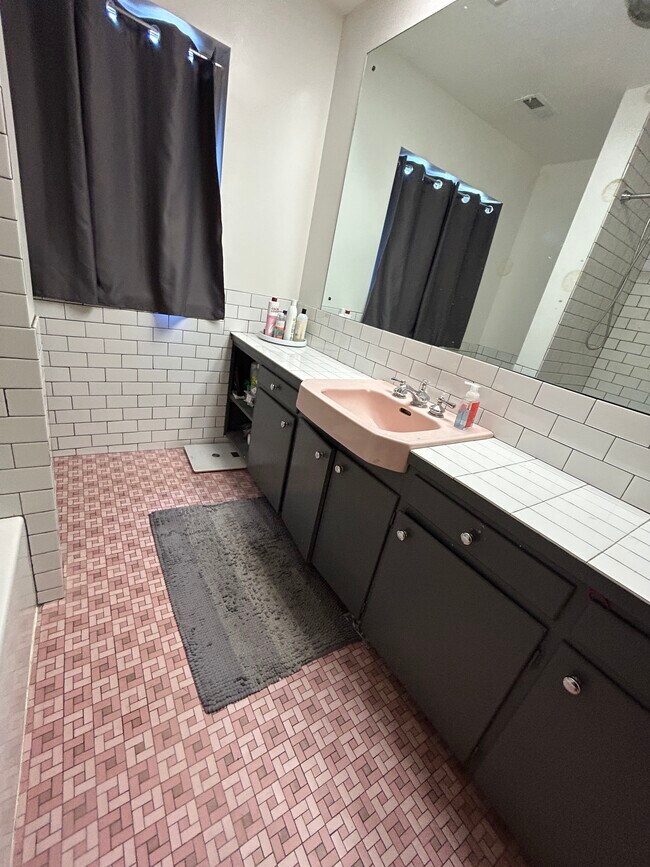 Building Photo - 892 N 1260 E