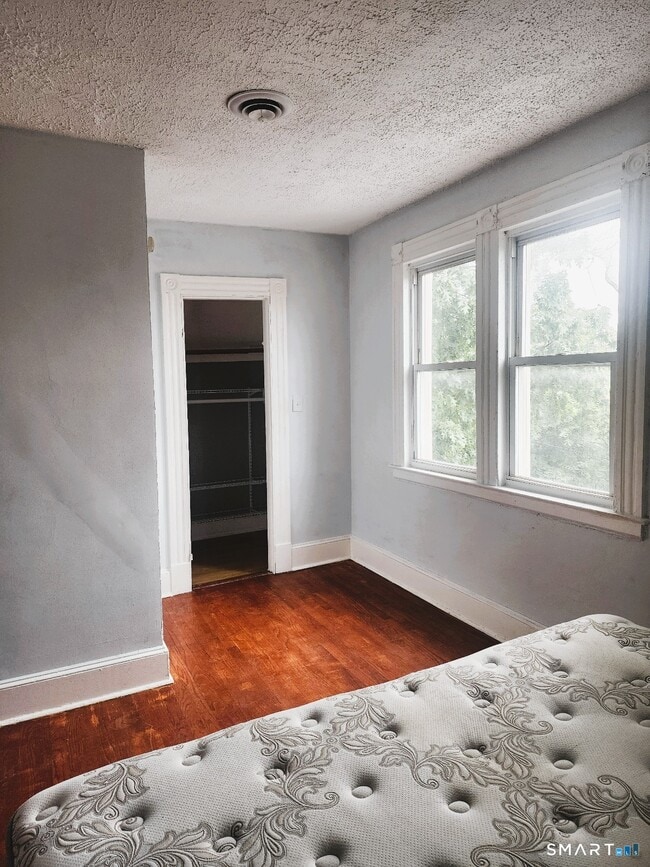 Building Photo - 25 Laurel St