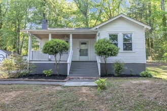 Building Photo - Cozy 2 Bed / 1 Bath Bungalow Near the Blue Ridge Mountains on Nearly 1 Acre $1,595/mo rent