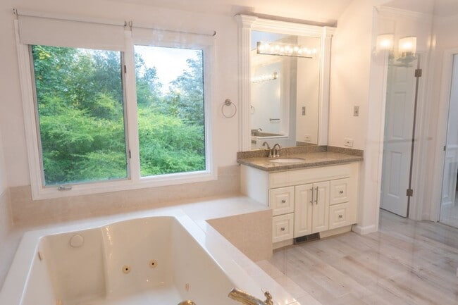 Building Photo - 4bd/3.75ba