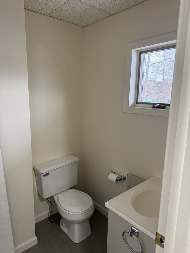 Building Photo - 112 S Fayette St