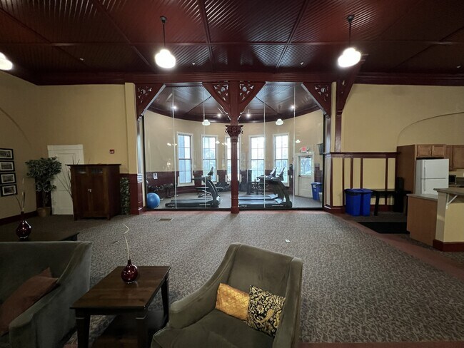 Building Photo - 2601 Hume Dr