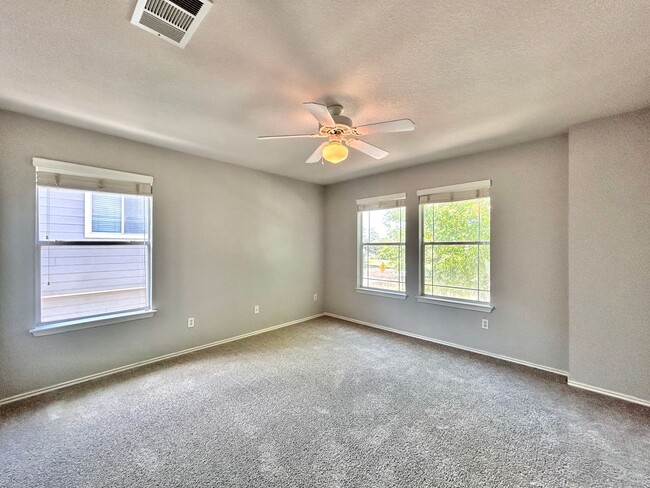 Building Photo - Charming 3BR/2BA Two-Level Home with Cover...
