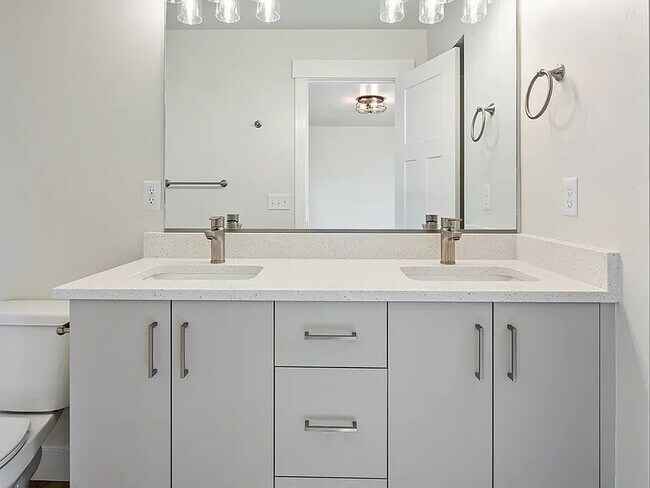 Building Photo - Charming Brand New Cedar City Townhouse: 2 Master bedrooms with ensuite bathrooms. Pet Friendly!