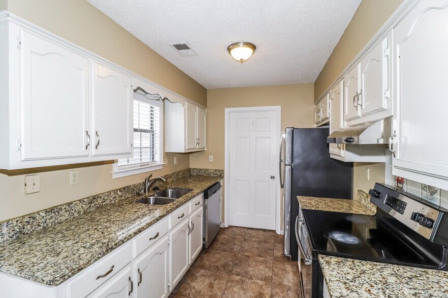 Building Photo - 2691 Country Lawn Cove