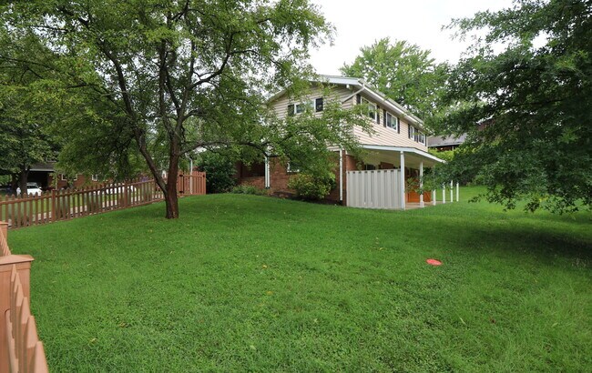 Building Photo - "Coming Soon". 4 bed + 2.5 Bath Stunning Split-Level in Kemp Mill