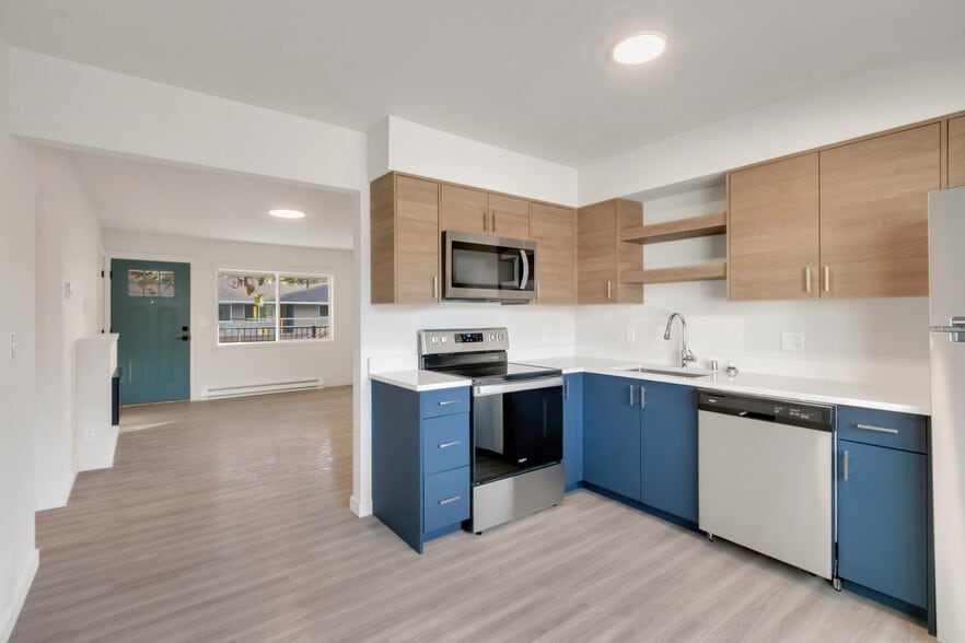 Primary Photo - Timber Place by the Lake - Fully Renovated