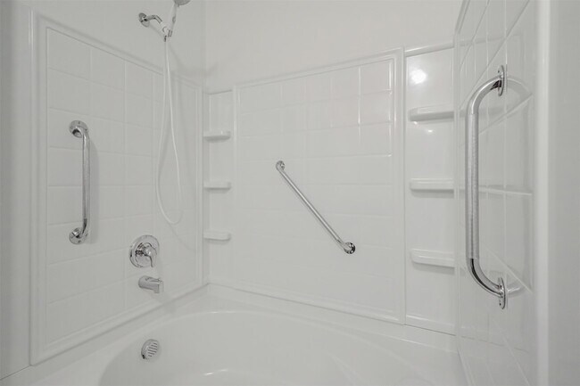 Building Photo - 1208 Bluffview Dr