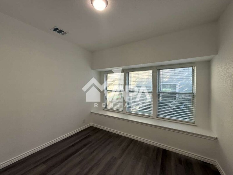 Building Photo - 9747 Fortune Ridge Dr