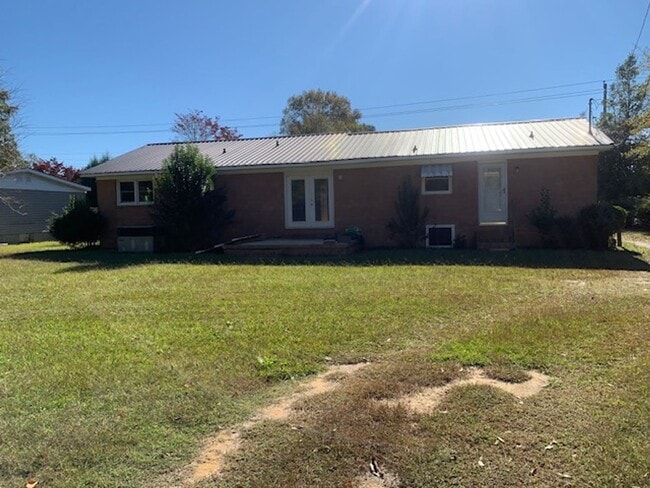Building Photo - 3-Bedroom 1.5-bath brick home