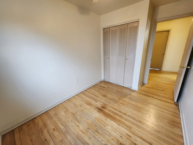 Building Photo - 6233 Mountain View Dr