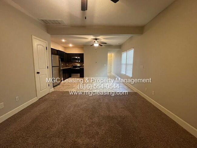 Building Photo - Eagle Creek Townhome - Unlock One Month Free with a May Move-In & 13-Month Lease