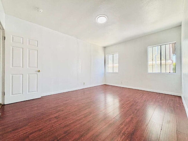 Building Photo - 2511 Ganahl St